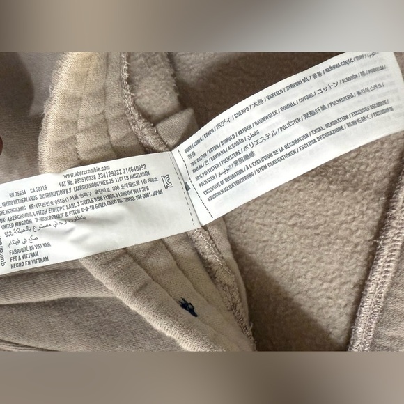 Hollister Men’s Relaxed Fleece Graphic Joggers – Tan - Picture 6 of 6